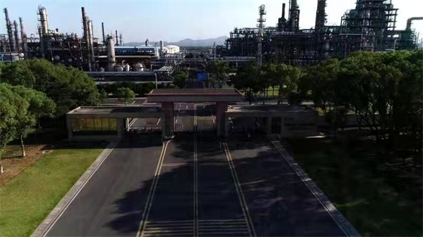 图二 绿树如茵的九江石化.jpg