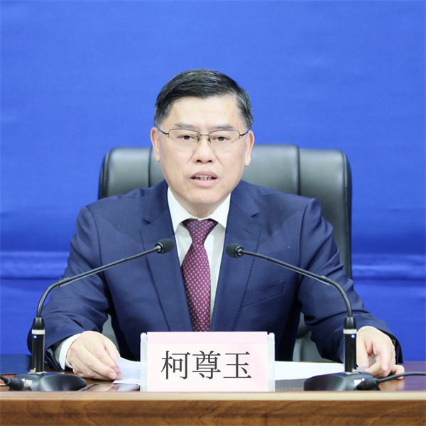 图二 九江经济开发区党工委书记柯尊玉介绍经济社会发展成就.jpg