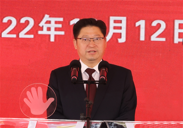 图二 区委书记、鄱阳湖生态科技城党工委书记赵和平下达开工令.jpg