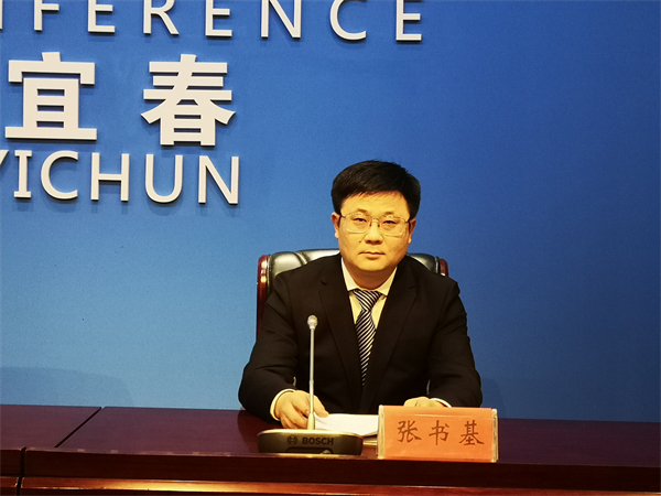图二:丰城市委副书记、市长张书基答记者问.jpg