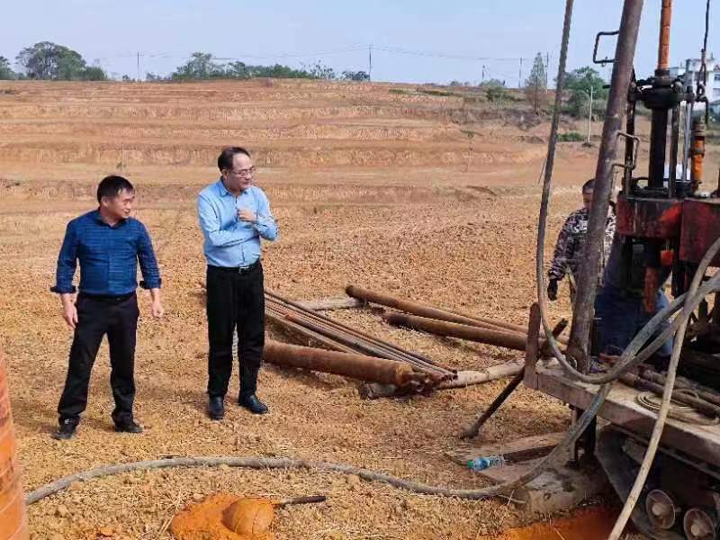 图四 该市聚力抗旱保苗.jpg