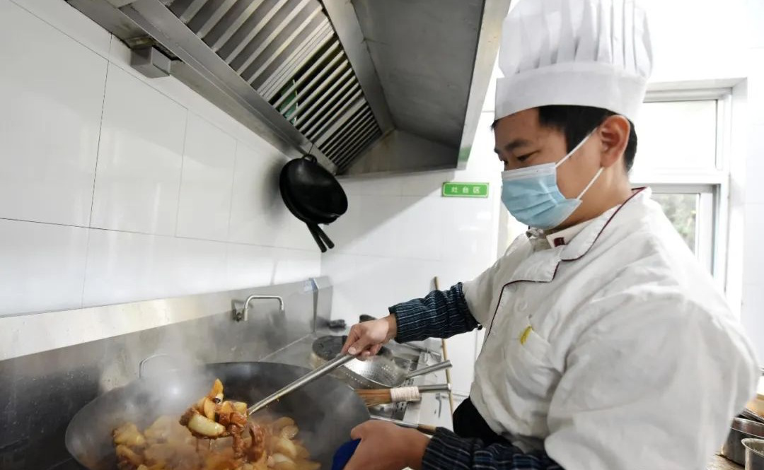 3.安徽巢湖：特殊試餐活動 溫暖老人幸福「食」光.png