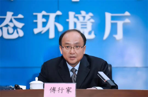 圖三 江西省人大環資委副主任委員傅行家回答記者提問.jpg