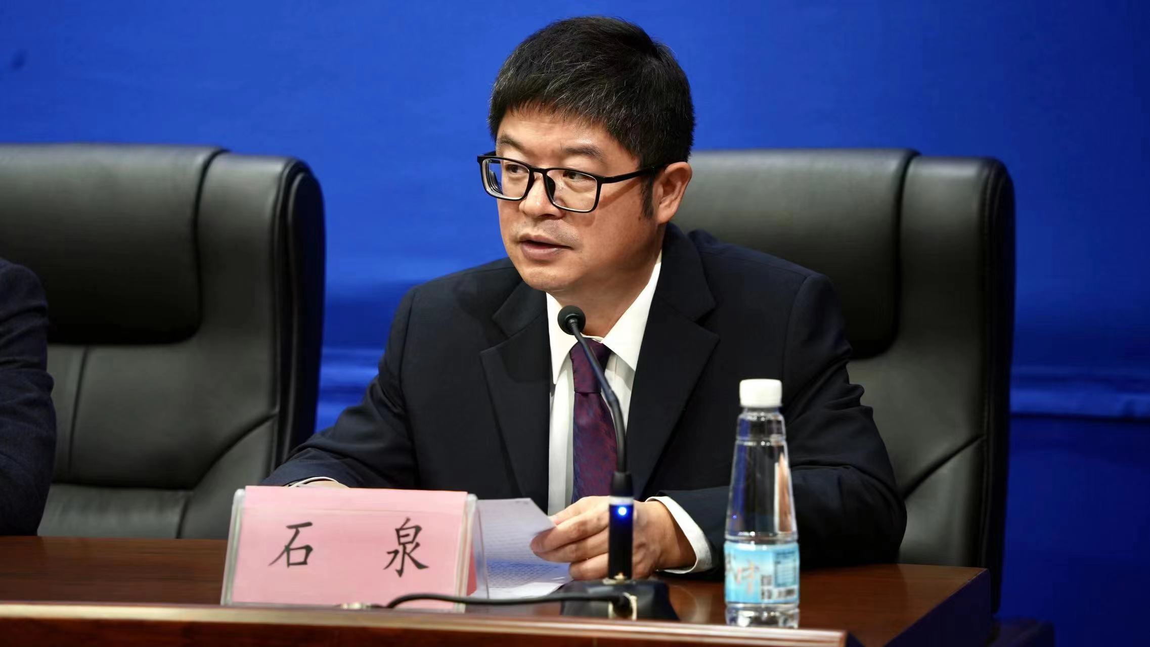 图三 九江市文化广电新闻出版旅游局党委委员、副局长石泉回答记者提问.jpg