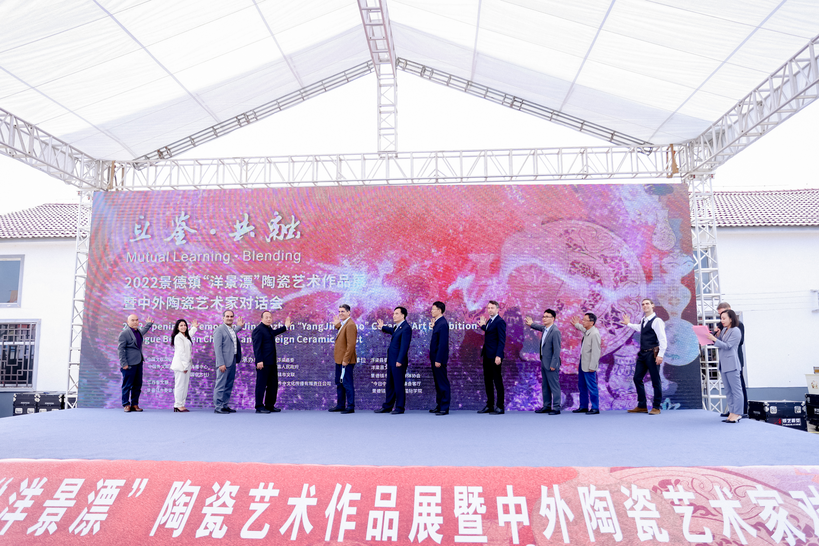 图一 “洋景漂”艺术展启动.JPG