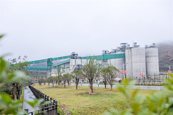 图四 花园式工厂--万年青万年水泥厂.JPG