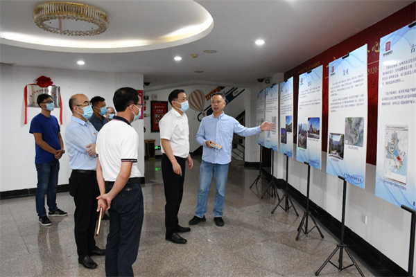 圖二:黃金順實地了解設計集團在規劃、交通、市政、建築、景觀、古城、研究等7個業務版塊的工作情況。.jpg