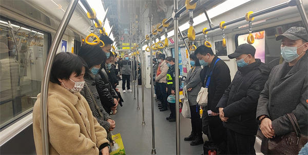 圖1圖說：杭州地鐵三號線全體起立默哀三分鐘.jpg