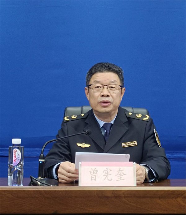 圖二 九江市應急管理局黨委書記、局長曾憲奎出席發布會並主發布.jpg