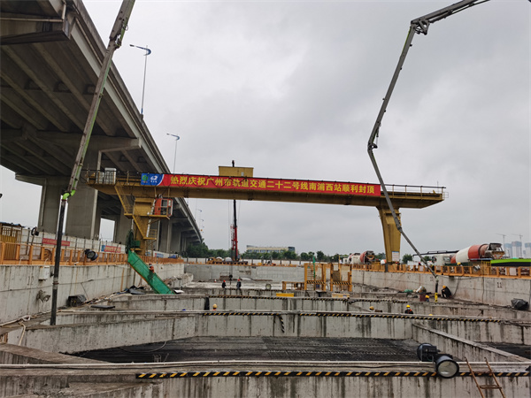 车站混凝土浇筑.jpg
