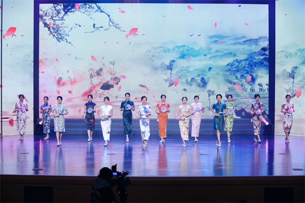 桃源街道办旗袍秀《花样年华》.jpg