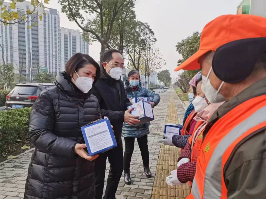 2.安徽巢湖經開區：慰問一線環衛工人.png