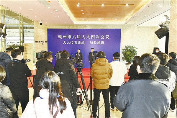 配图1：赣州市六届人大四次会议人大代表 局长通道现场.jpg