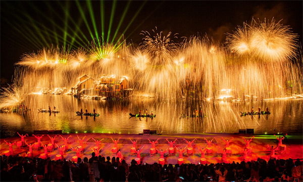 道林古鎮上演 “打鐵花” 民俗絕技_副本.jpg