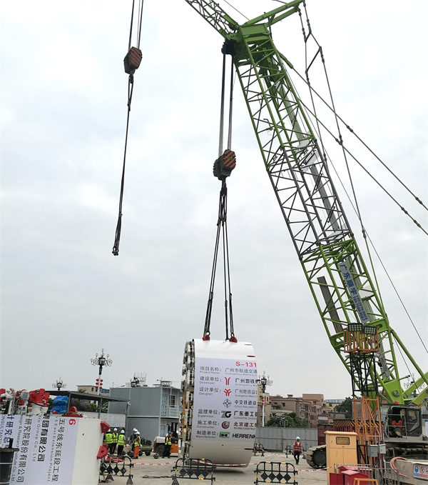 盾构机吊运组装.jpg