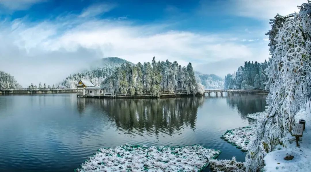 图六 庐山如琴湖.jpg