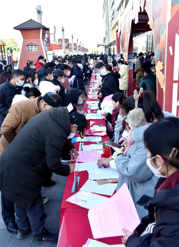 2.安徽巢湖:招聘會火熱開場 千餘崗位「職」等你來.jpg