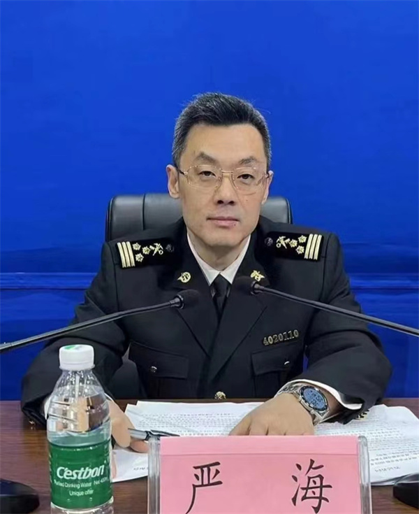 圖二 九江海關副關長、黨委委員嚴海介紹進出口相關情況.jpg