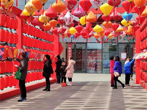 图一 过春节，猜灯谜.jpg