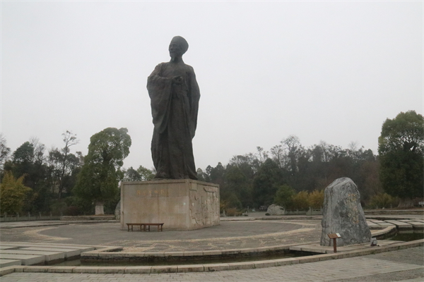 图4:贵州修文中国阳明文化园内王阳明雕像.jpg