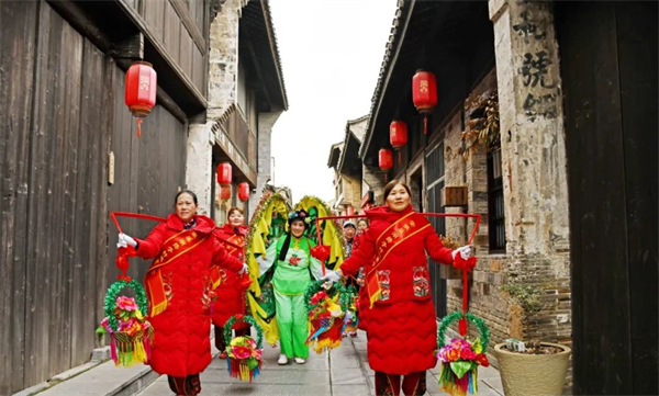 3.安徽巢湖:「二月二龍抬頭」 民俗表演「鬧」起來.jpg