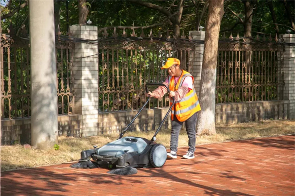2.安徽巢湖經開區：推進精細化環衛保潔 提升市容環境.jpg