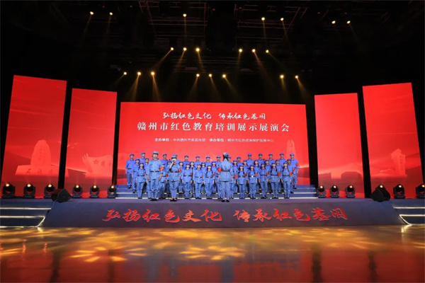 图六 《长征组歌》大合唱表演.jpg