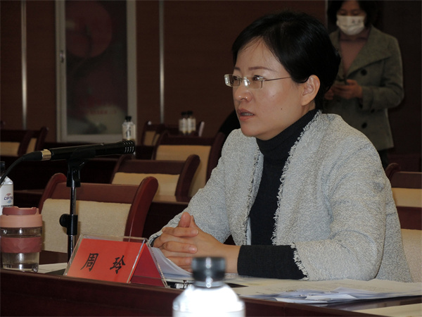 图片2; 北京市国际服务贸易事务中心副主任周玲主持会议.jpg