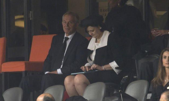 被指与邓文迪偷情后 布莱尔首次被拍到携妻悠闲度假4.jpg