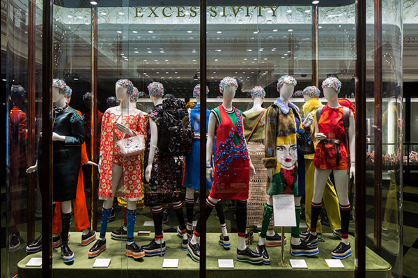 Prada伦敦设展 百年珍品再现2.jpg
