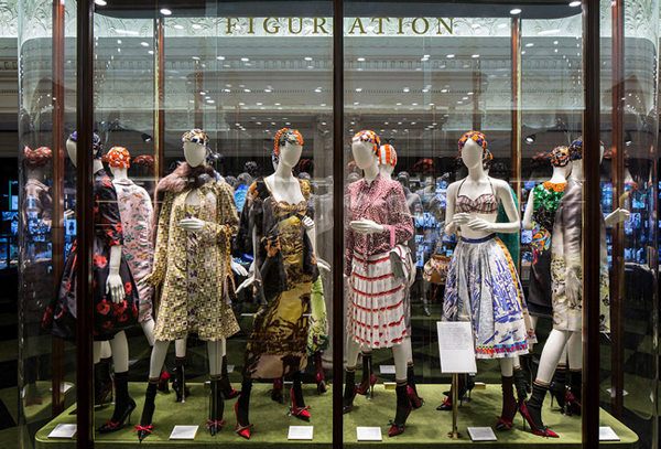 Prada伦敦设展 百年珍品再现7.jpg