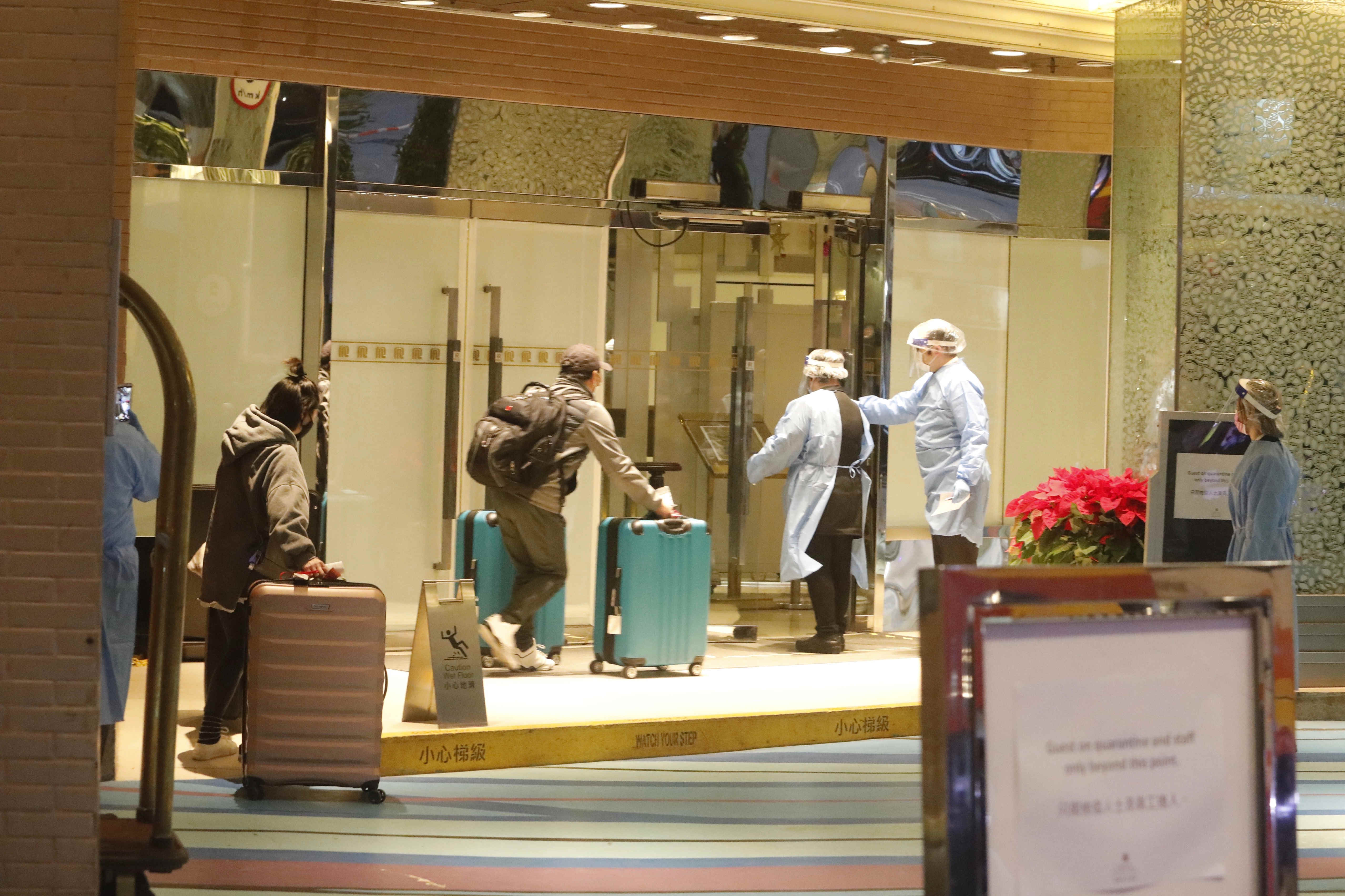 防節日回港潮「輸入」新一波疫情 5指定檢疫酒店提早啟用