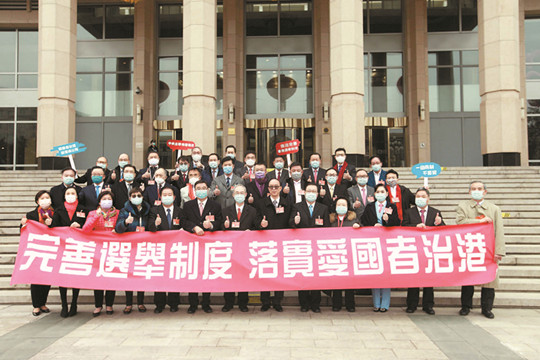 「決定+修法」完善香港選舉制度 王晨：將修改基本法附件重構選委會