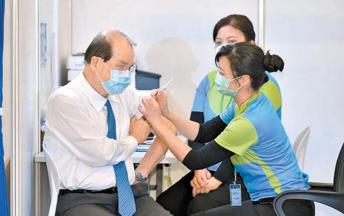 張建宗冀市民相信專家 應科學看待疫苗安全