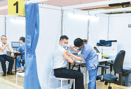 群體免疫關鍵 反彈風險猶存 林鄭：接種別再猶豫