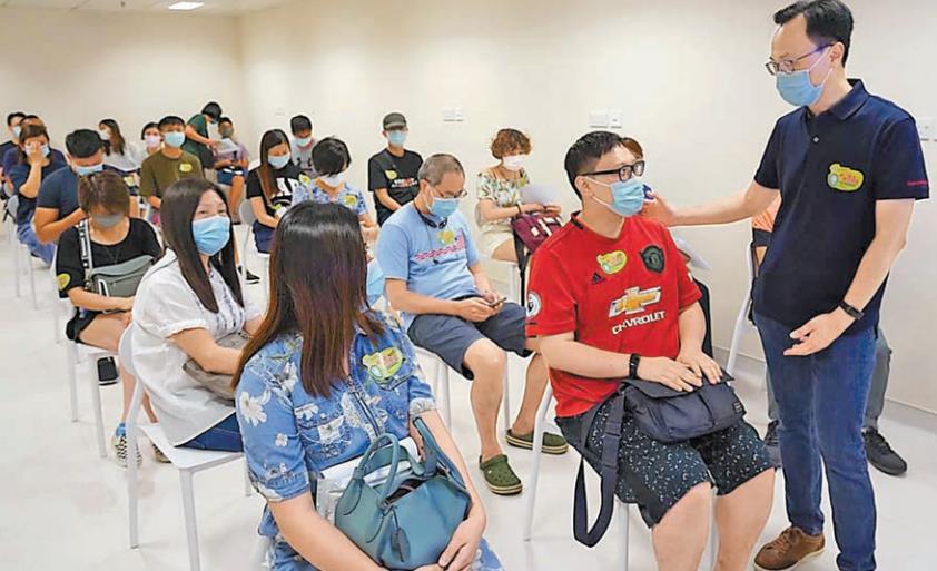 港澳通關在望 本地突現變種 初陽清潔工居住大廈圍封