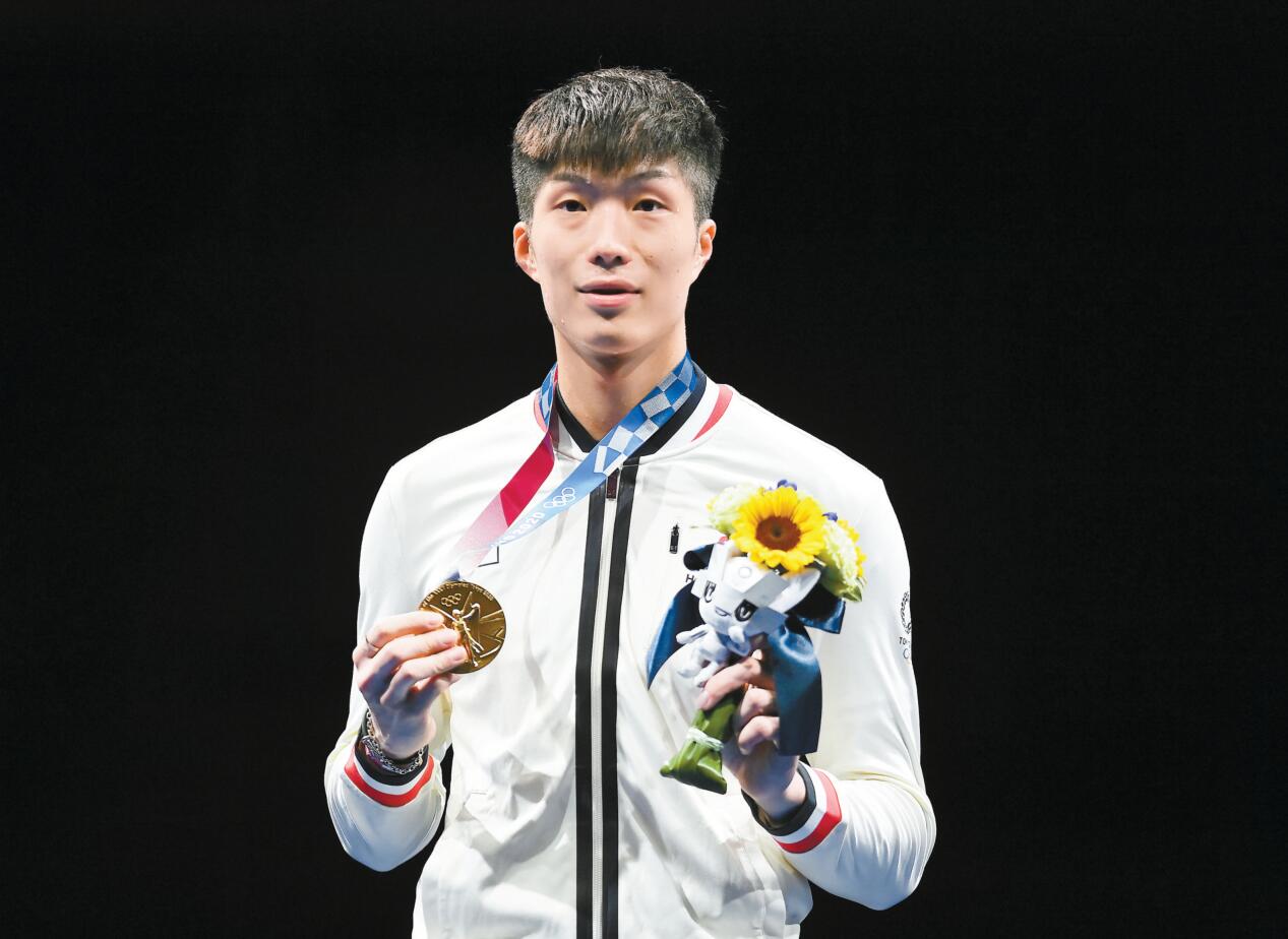 家朗奪金創歷史 全城歡呼讚劍神