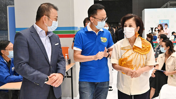 首派「即日籌」吸引長者排隊 「阿姐」籲踴躍接種疫苗