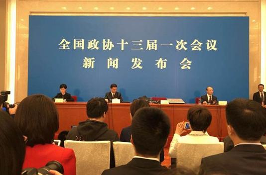 发言人进场，新闻发布会开始