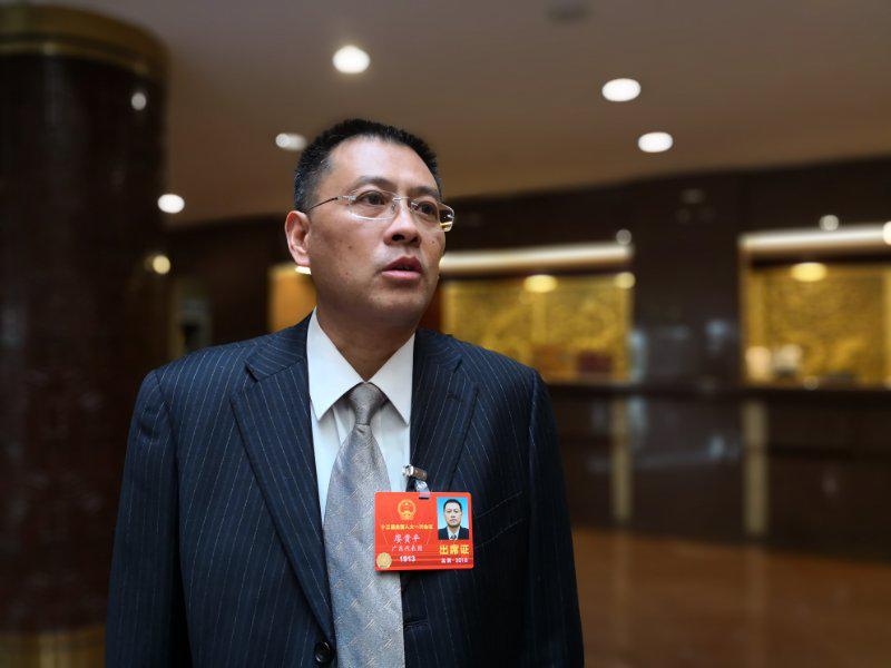 珠海两位全国人大代表关注职工权益