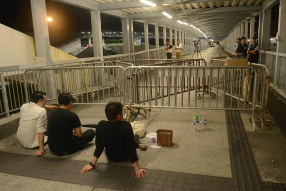 金鐘氣氛平靜 少量示威者留守添馬公園及中信天橋