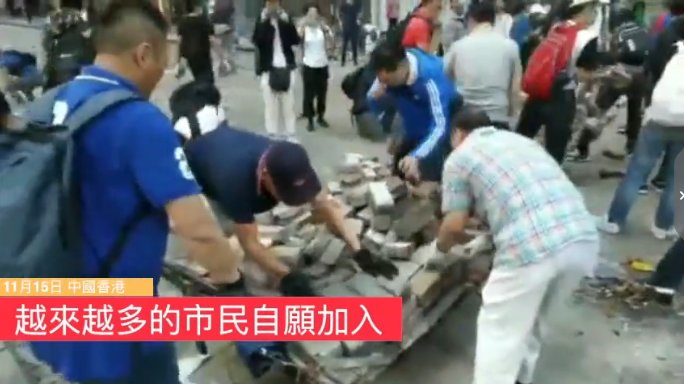 市民清晨自發清理路障