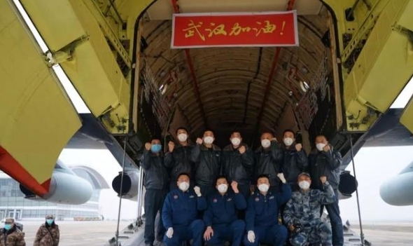 空軍8架飛機緊急空運軍隊支援湖北醫療隊抵達武漢