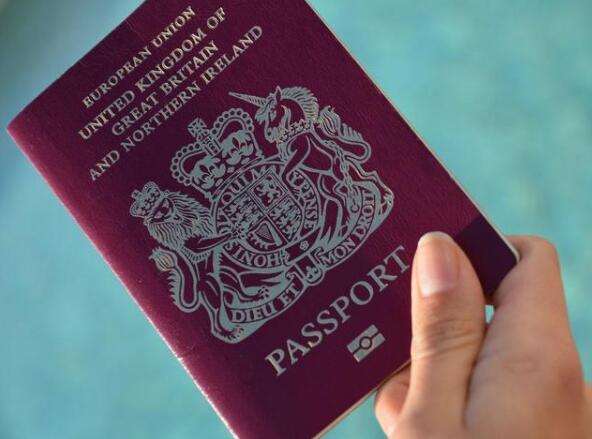 英内政大臣称要为没有BNO的18至23岁港人提供居留途径