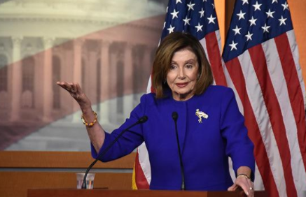 特朗普强推疫情纾困行政令 佩洛西批其「违宪」
