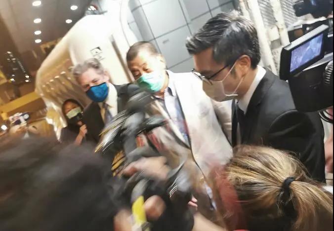 多图 | 黎智英深夜保释  5000万财产被冻结 