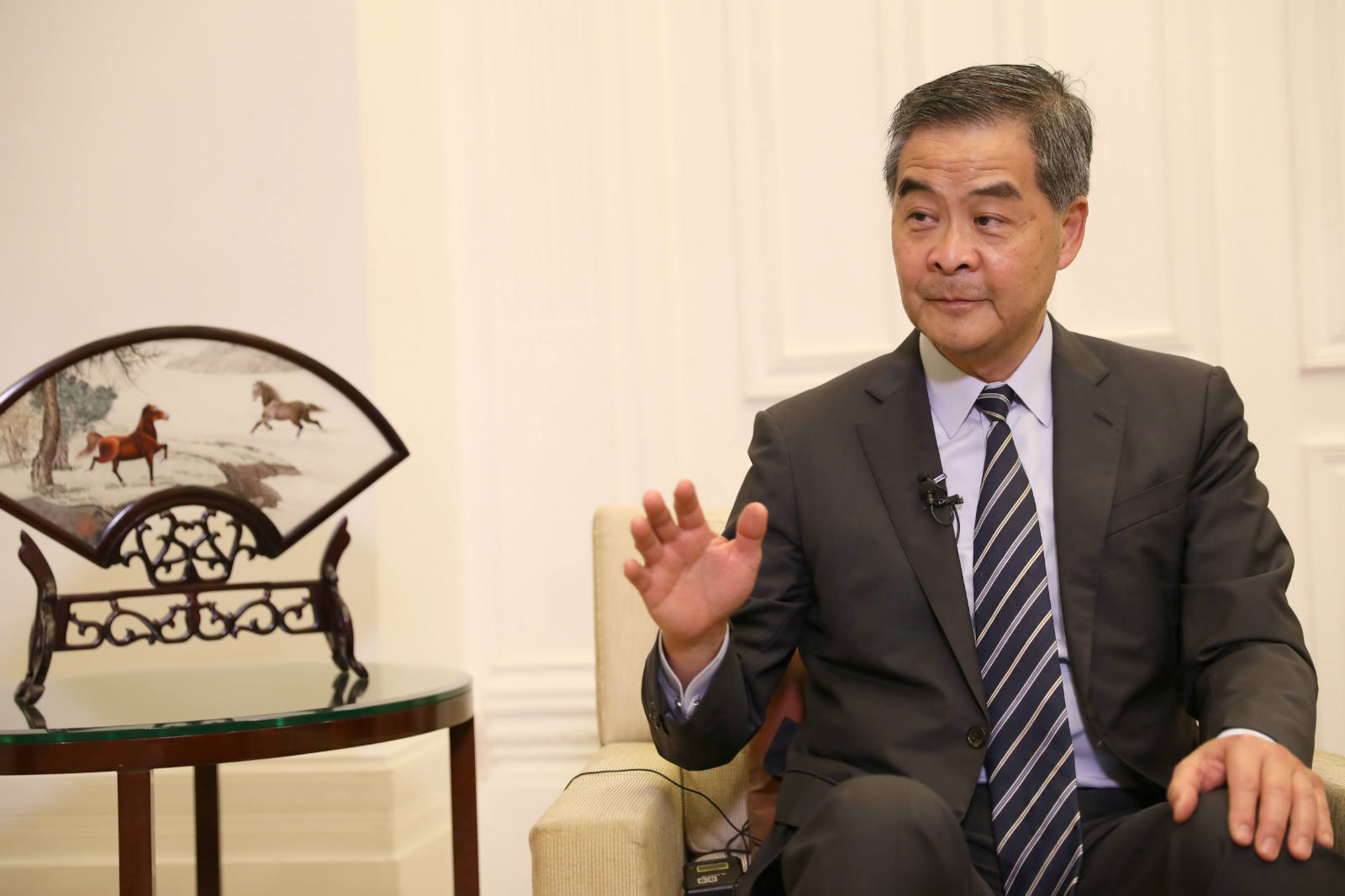 梁振英︰人大決定合理合法 政府可集中精力做好防疫