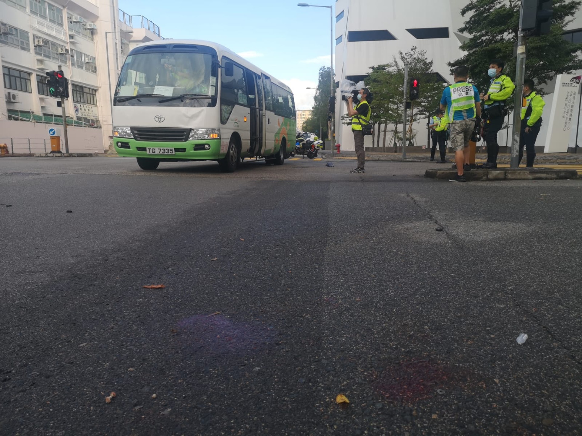 六旬漢遭小巴撞飛送院不治