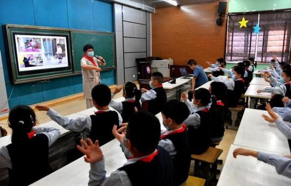 内地低风险地区校园内学生无需佩戴口罩