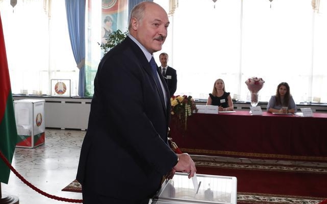 白俄罗斯中央选举委员会确认卢卡申科高票连任总统